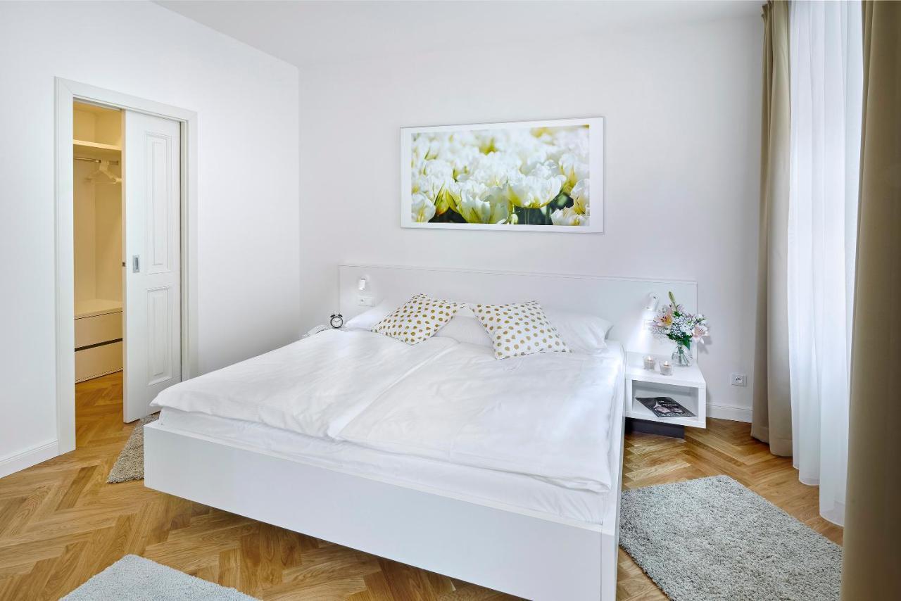 Downtown Suites Mala Strana Prag Dış mekan fotoğraf